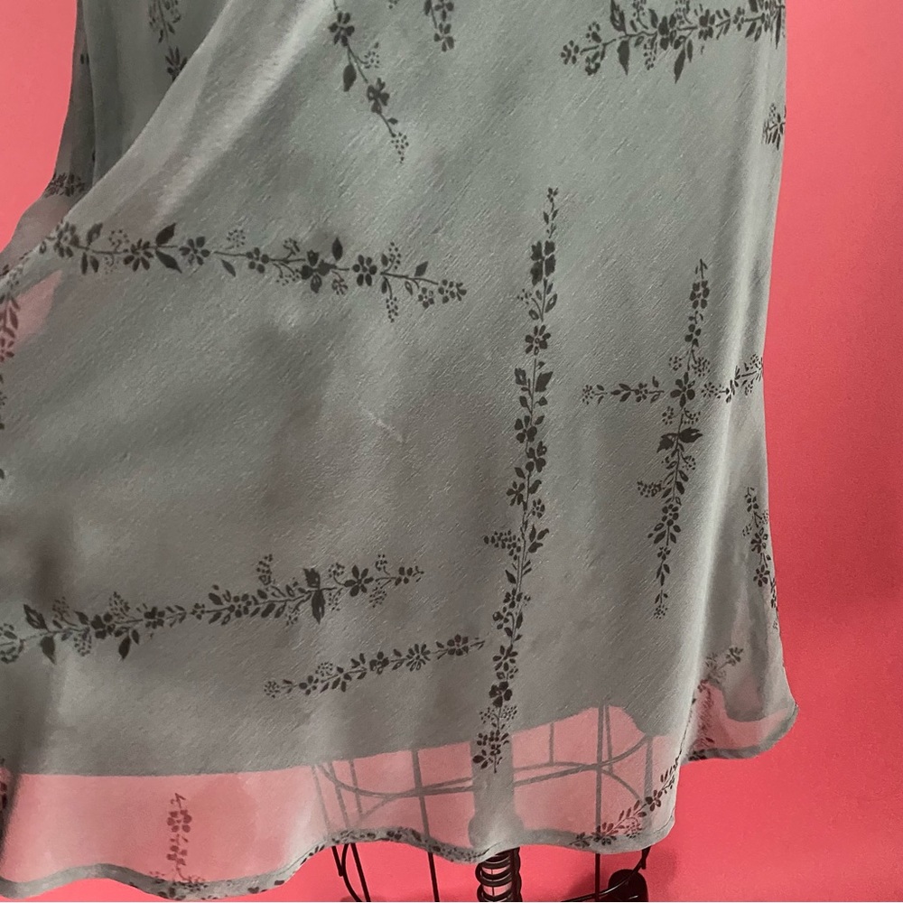 Guess Gray V-Neck Midi Dress with Subtle Floral Pattern - Picture 7 of 14